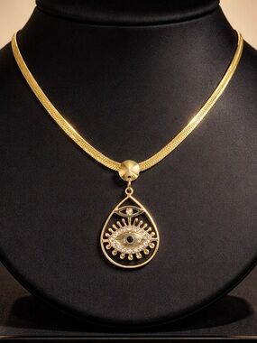 Gold Eye Pendant Necklace - Elegant Women's Jewelry